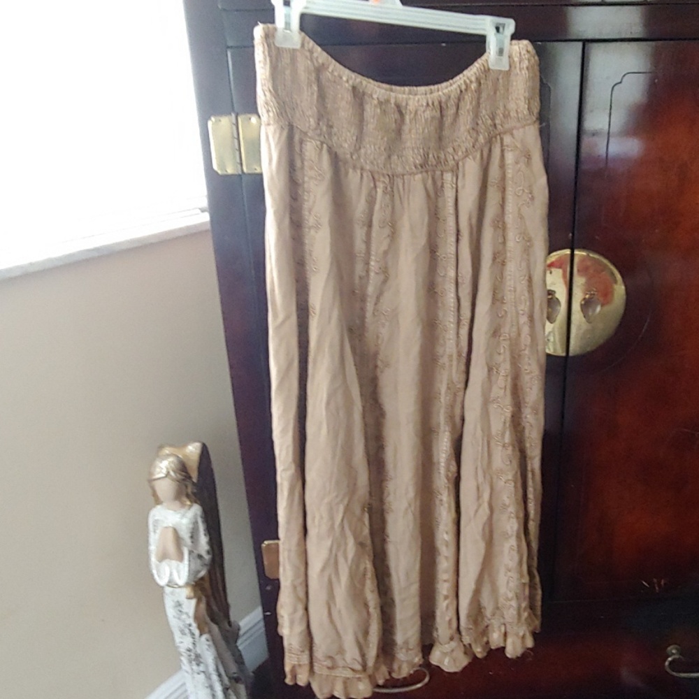 Long beige skirt, medium